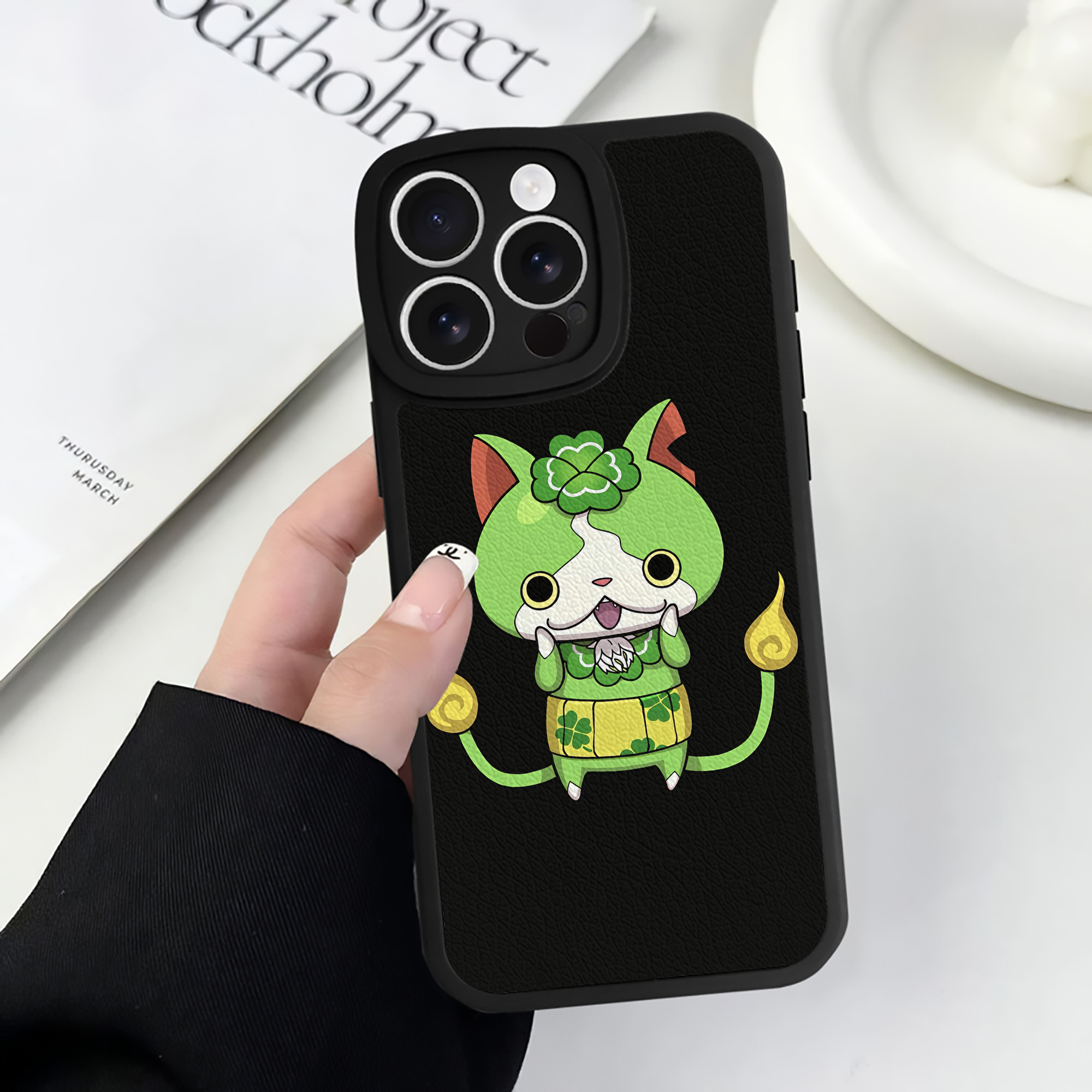 （画像用） 妖怪ウォッチ Yo-kai Watch 【iPhone 16シリーズ対応】シリコンスマホケース（レザー調） 材質：シリコン